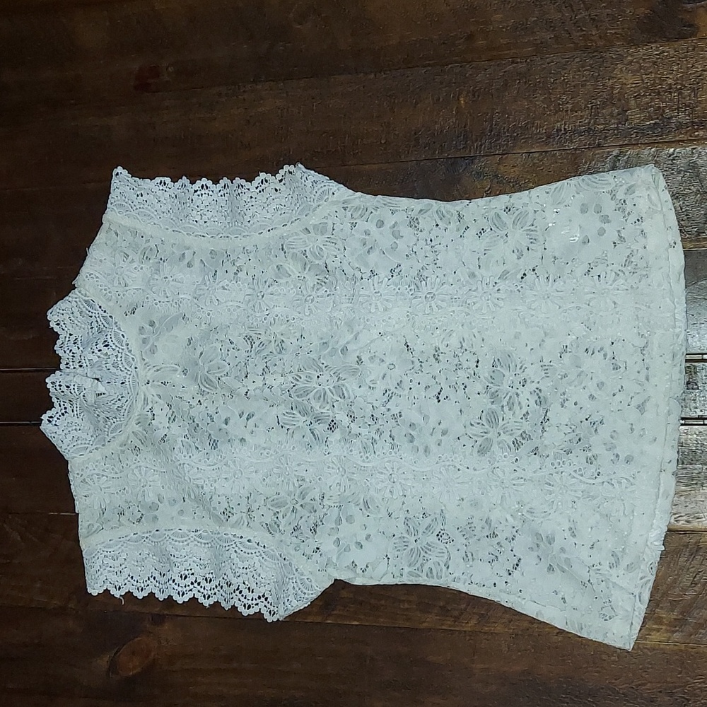 White laced sleeveless top
